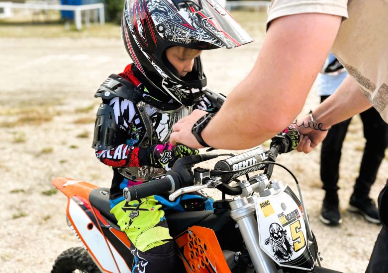 Alex wird Motocrosser