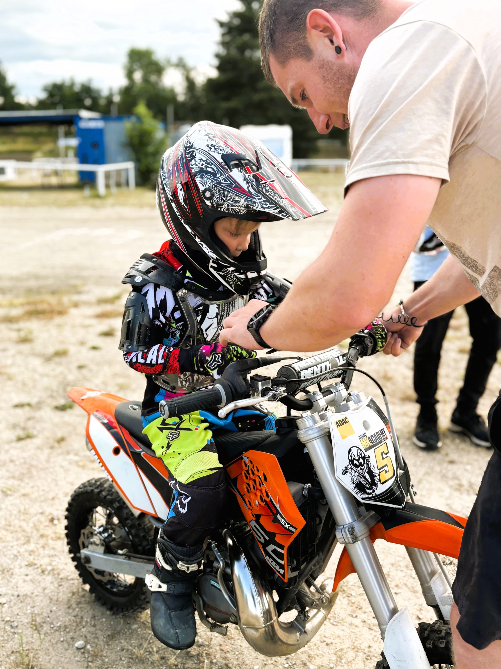 Alex wird Motocrosser